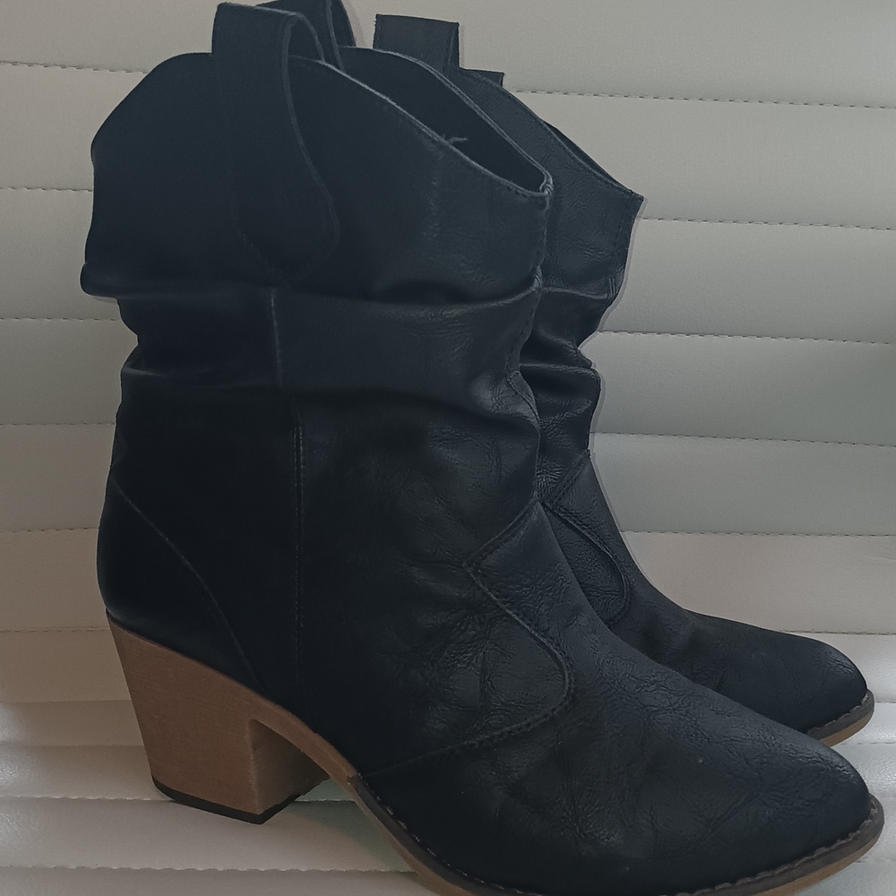 Women's Black Slouched Ankle Boots
